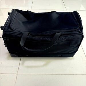 Briggs and Riley Check on Large Duffel Suitcase